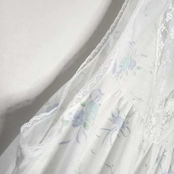 Vintage Granny Nighty Baby Blue Floral White Lace Trim Nightgown - Picture 2 of 6